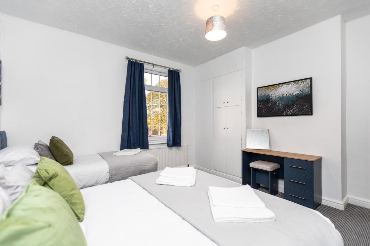 Spacious Three Bedroom Property! Hemsworth Kültér fotó